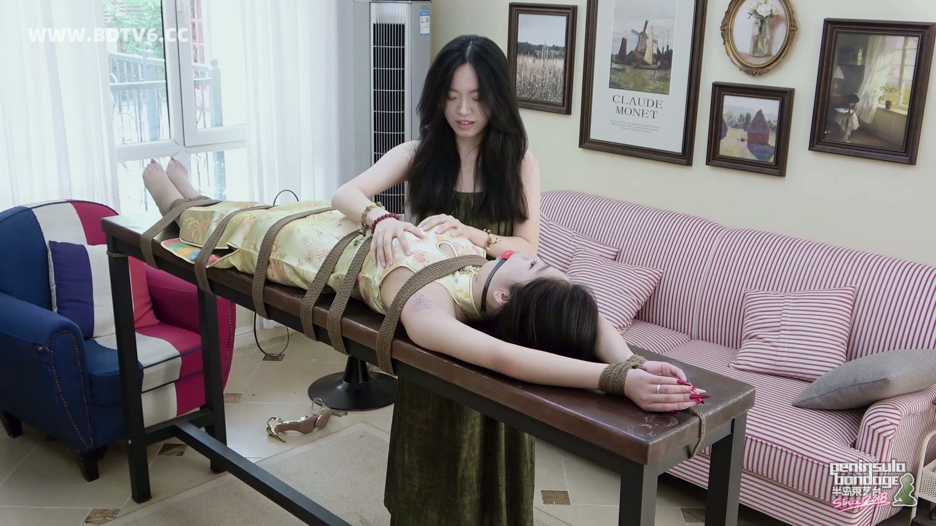 YT2870 美国定拍:长凳上的小舞娘/index.m3u8_20250705_013304.818.jpg