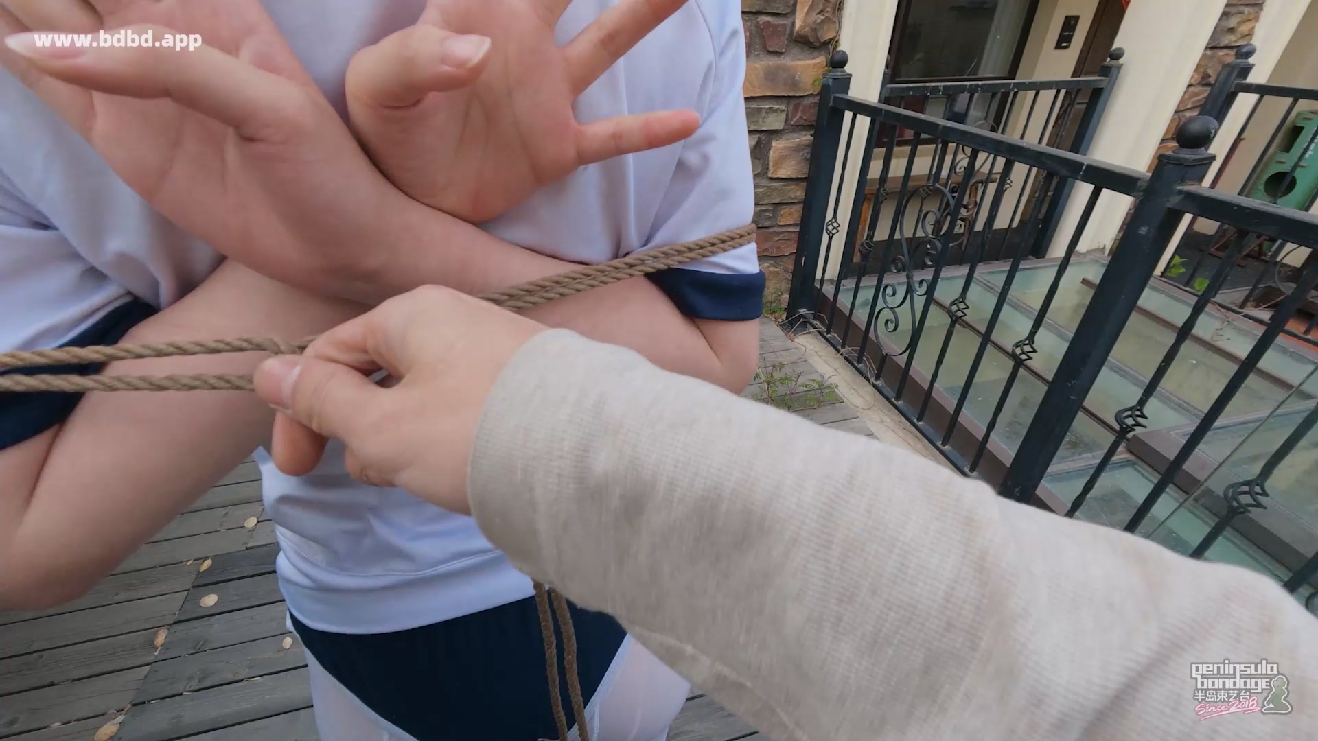 YT3166 每周一缚:不是很半岛的绑法.mp4_20260426_001628.179.jpg