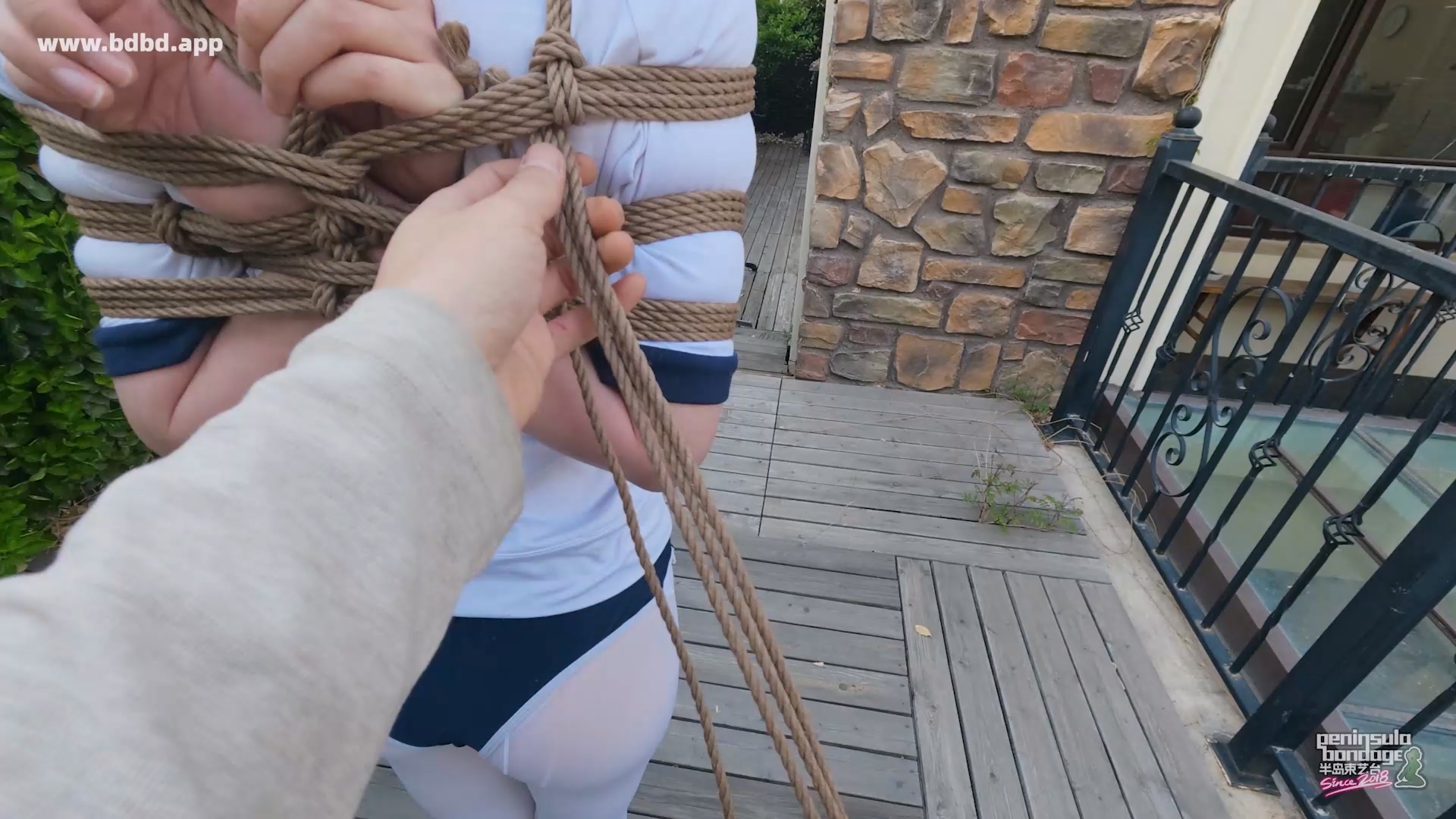 YT3166 每周一缚:不是很半岛的绑法.mp4_20260426_001646.270.jpg
