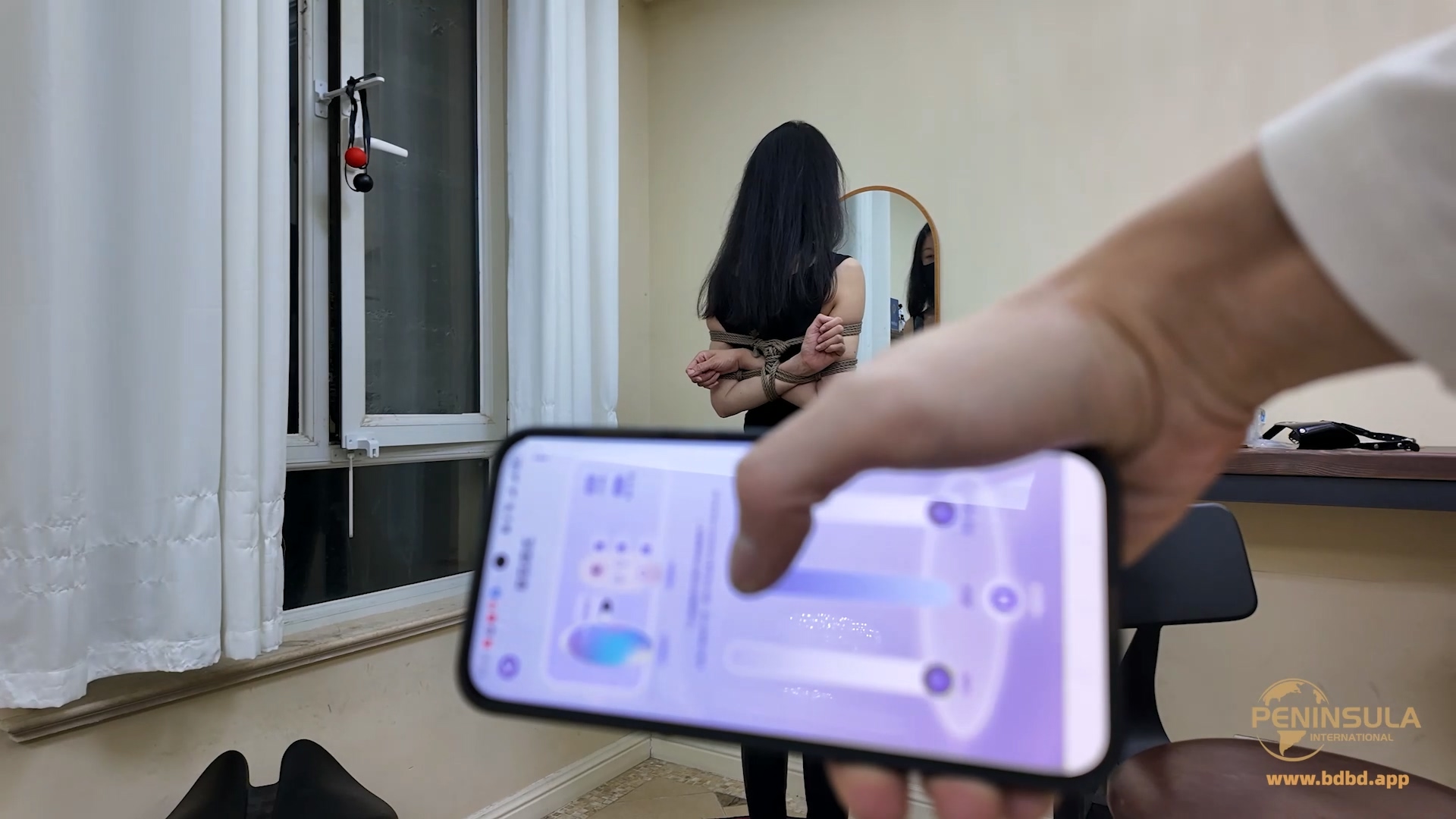 YT3188 地球人已经无法阻止她在公交站台自振了.mp4_20260508_011950.519.jpg